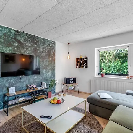 Charming On The 1st Floor In Stadil Hébergement de vacances Tim