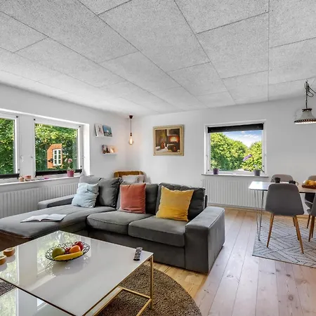 Charming On The 1st Floor In Stadil *