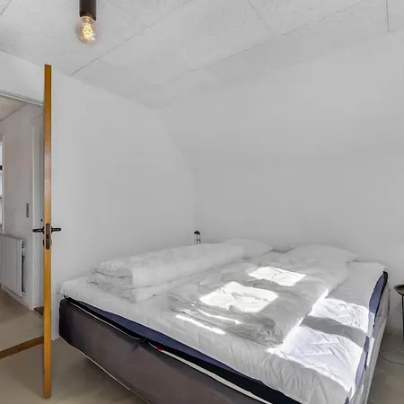 Charming On The 1st Floor In Stadil *