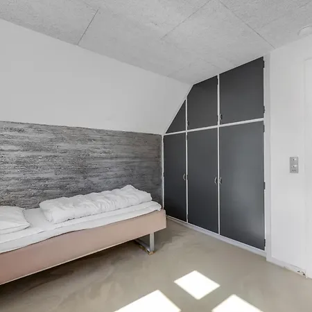 Charming On The 1st Floor In Stadil *